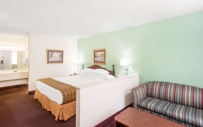 Photo 3 - Days Inn by Wyndham Lavonia
