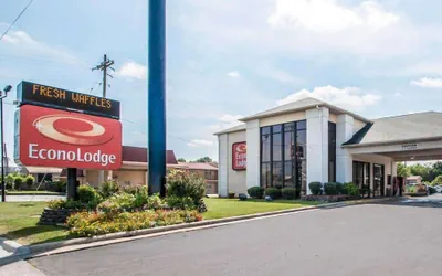 Photo 2 - Econo Lodge Springfield I-44
