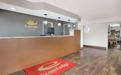 Photo 3 - Econo Lodge Live Oak
