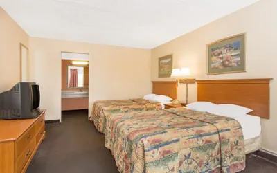 Photo 4 - Garden Inn