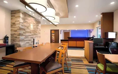 Photo 4 - Dubuque Inn & Suites