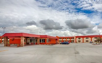 Photo 2 - La Junta Inn