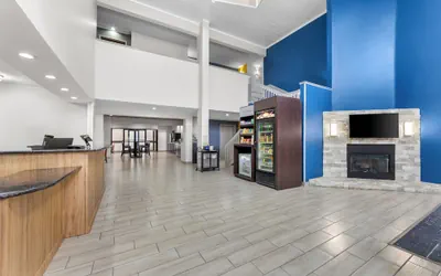 Photo 3 - Comfort Suites London South