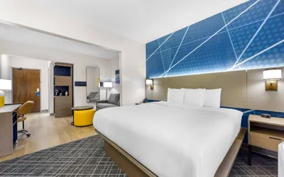 Photo 2 - Comfort Suites London South