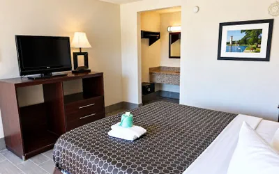 Photo 2 - Horizon Inn & Suites