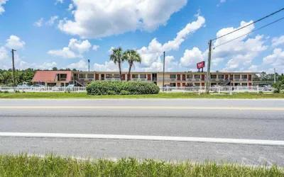 Photo 2 - Red Roof Inn MacClenny