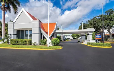 Photo 2 - Howard Johnson by Wyndham Vero Beach / Downtown