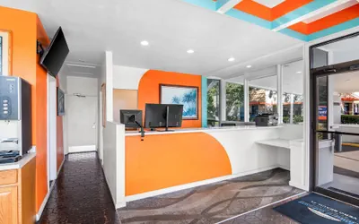 Photo 5 - Howard Johnson by Wyndham Vero Beach / Downtown