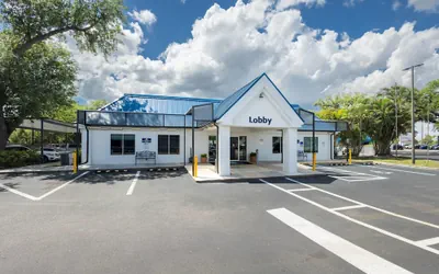 Photo 2 - Days Inn by Wyndham Port Charlotte/Punta Gorda