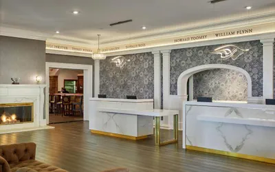 Photo 3 - Seaview Hotel