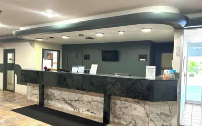 Photo 4 - Twin City Inn & Suites Benton Harbor - St. Joseph