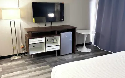 Photo 5 - Twin City Inn & Suites Benton Harbor - St. Joseph