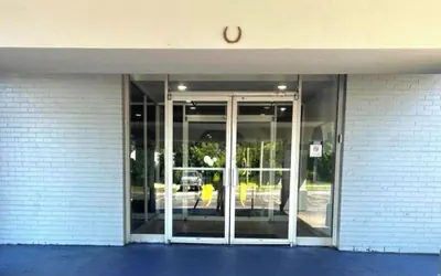 Photo 2 - Twin City Inn & Suites Benton Harbor - St. Joseph