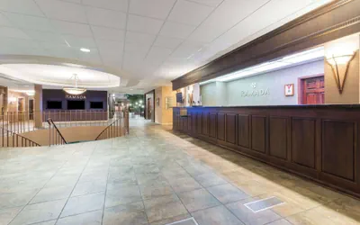 Photo 4 - Ramada Hotel & Convention Center by Wyndham Topeka Downtown