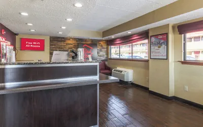 Photo 3 - Red Roof Inn Detroit - Troy