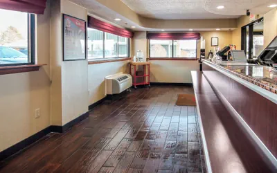 Photo 4 - Red Roof Inn Detroit - Troy
