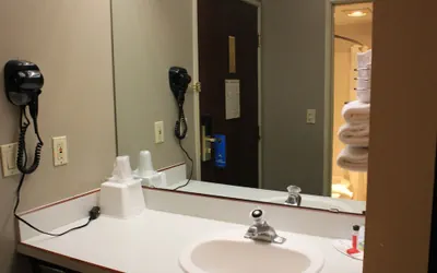 Photo 4 - Days Inn by Wyndham Seatac Airport