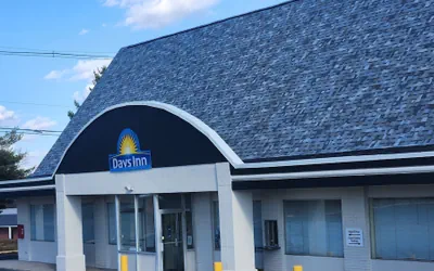 Photo 2 - Days Inn by Wyndham Frankfort