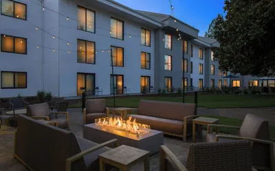 Photo 2 - Courtyard by Marriott Portland Beaverton