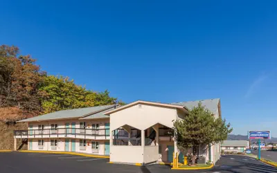 Photo 2 - Howard Johnson by Wyndham Roseburg