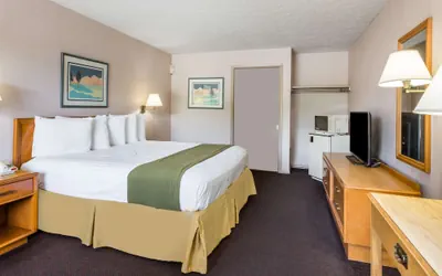 Photo 4 - Days Inn by Wyndham Bedford