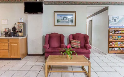 Photo 3 - Days Inn by Wyndham Bedford