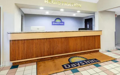 Photo 3 - Days Inn by Wyndham Milan Sandusky South