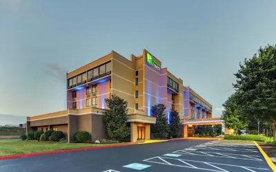 Photo 2 - Holiday Inn Express Aberdeen by IHG