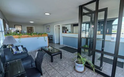 Photo 2 - Americas Best Value Inn Meridian