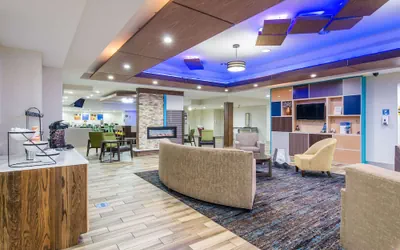 Photo 5 - Comfort Inn & Suites Pittsburgh Fox Chapel