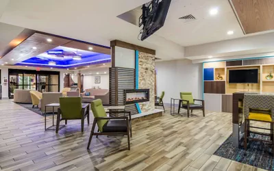 Photo 3 - Comfort Inn & Suites Pittsburgh Fox Chapel