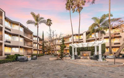 Photo 2 - Belamar Hotel Manhattan Beach, Tapestry Collection by Hilton