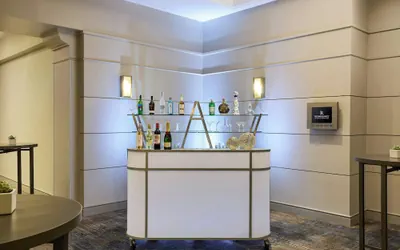 Photo 4 - Renaissance Los Angeles Airport Hotel