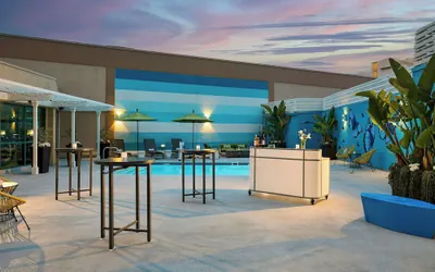 Photo 3 - Renaissance Los Angeles Airport Hotel