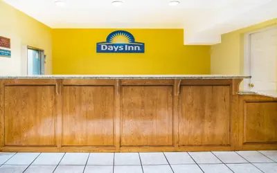 Photo 4 - Days Inn by Wyndham McAllen