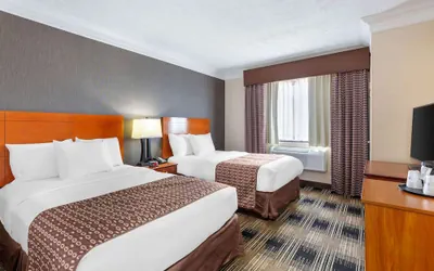 Photo 5 - Best Western The Inn At Rochester Airport
