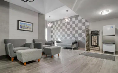 Photo 2 - Best Western The Inn At Rochester Airport
