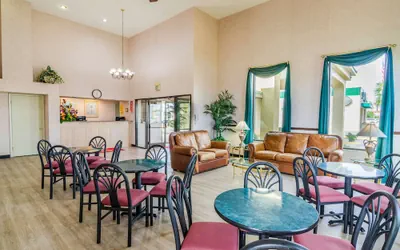 Photo 5 - Econo Lodge Inn & Suites Gulfport Airport