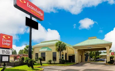 Photo 2 - Econo Lodge Inn & Suites Gulfport Airport