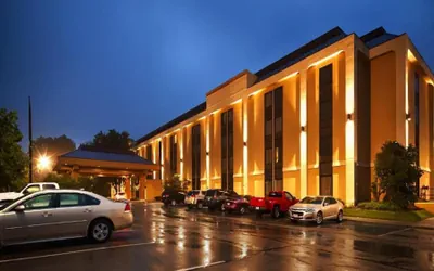 Photo 2 - Days Inn by Wyndham Englewood Dayton Airport
