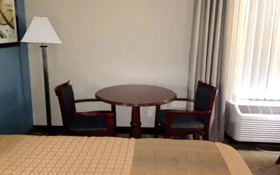 Photo 5 - Days Inn by Wyndham Englewood Dayton Airport