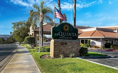 Photo 2 - La Quinta Inn & Suites by Wyndham Pomona