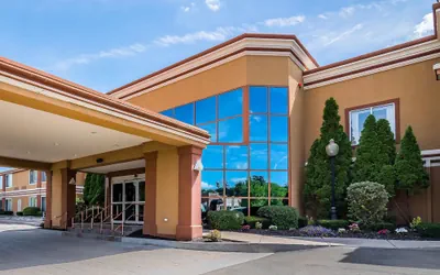 Photo 2 - Quality Inn & Suites Albany Airport