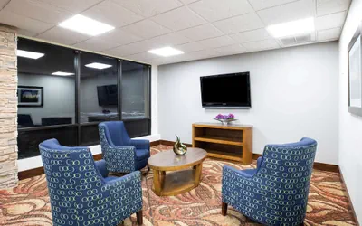 Photo 3 - La Quinta Inn by Wyndham Davenport & Conference Center