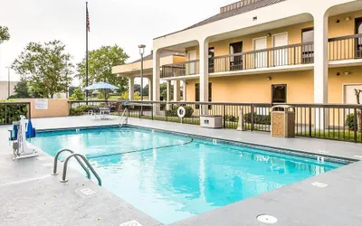 Photo 2 - Quality Inn At the Mall - Valdosta