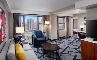 Photo 2 - DoubleTree by Hilton Hotel & Suites Pittsburgh Downtown