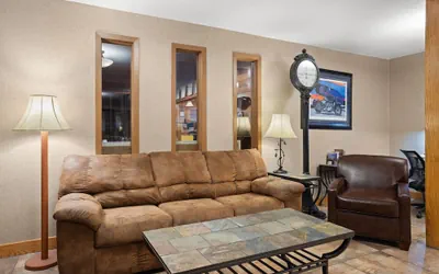 Photo 4 - Days Inn by Wyndham Spearfish