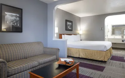 Photo 4 - Atherton Park Inn & Suites