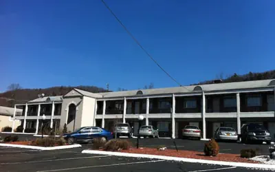 Photo 4 - New Haven Inn