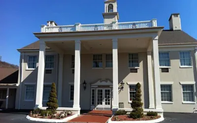 Photo 3 - New Haven Inn